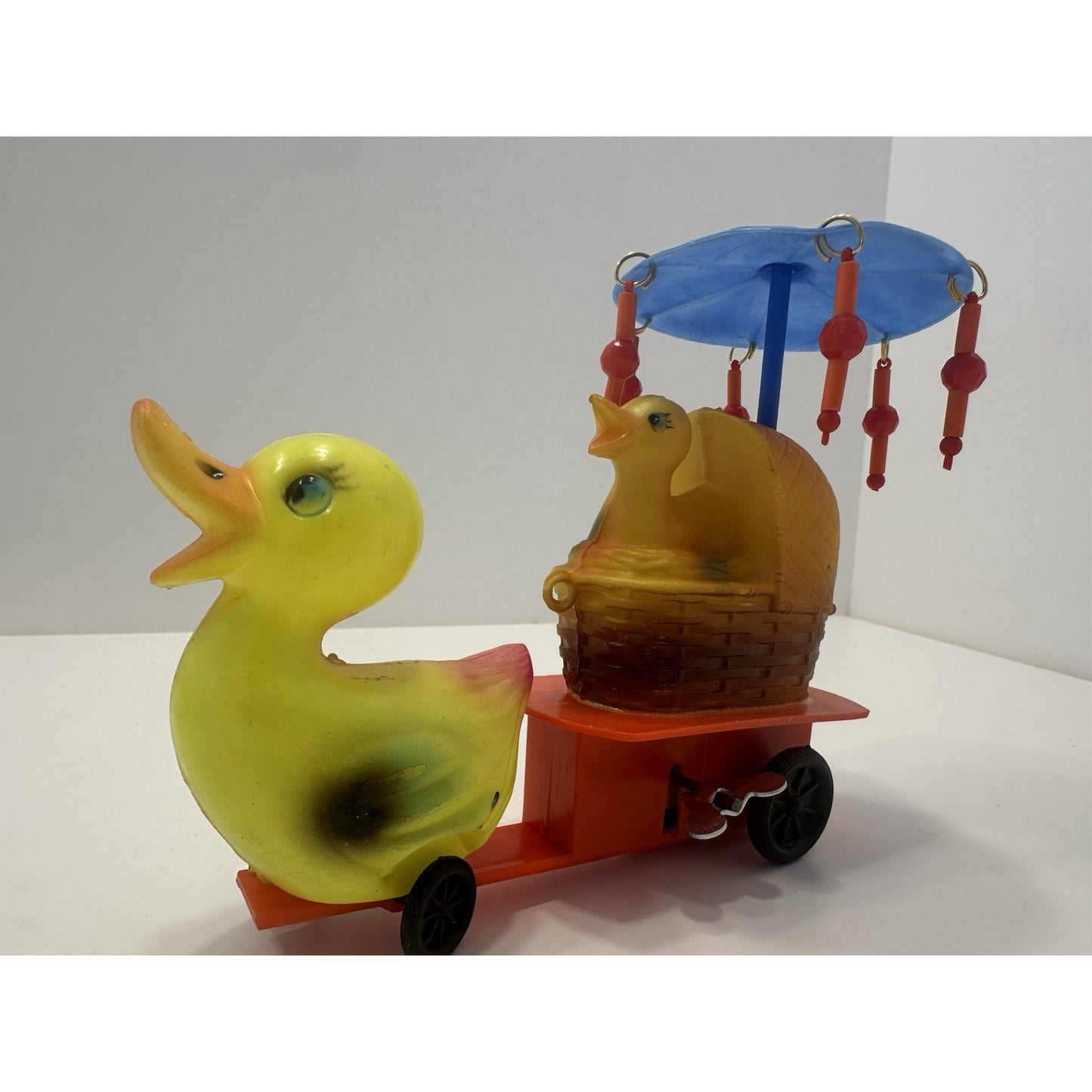 VINTAGE *NEW* 1960's Wind Up Nursing Duck with Baby under Parasol